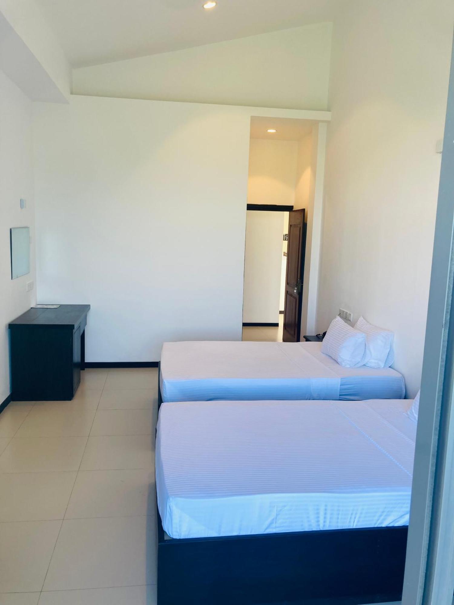 Riverbank Resort Gampola Exterior foto